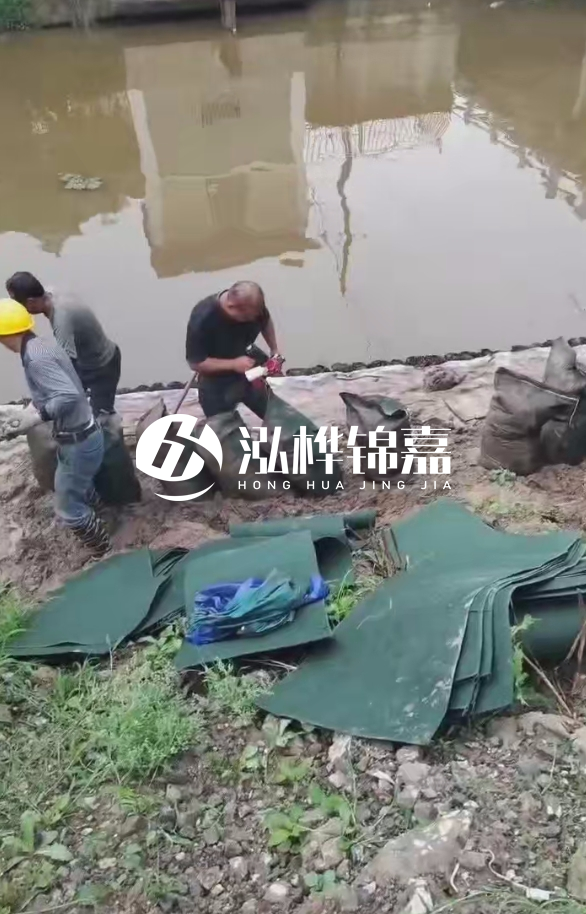 鄭州專業(yè)挖機(jī)打木樁-地基加固中挖機(jī)打木樁的優(yōu)勢(shì)？