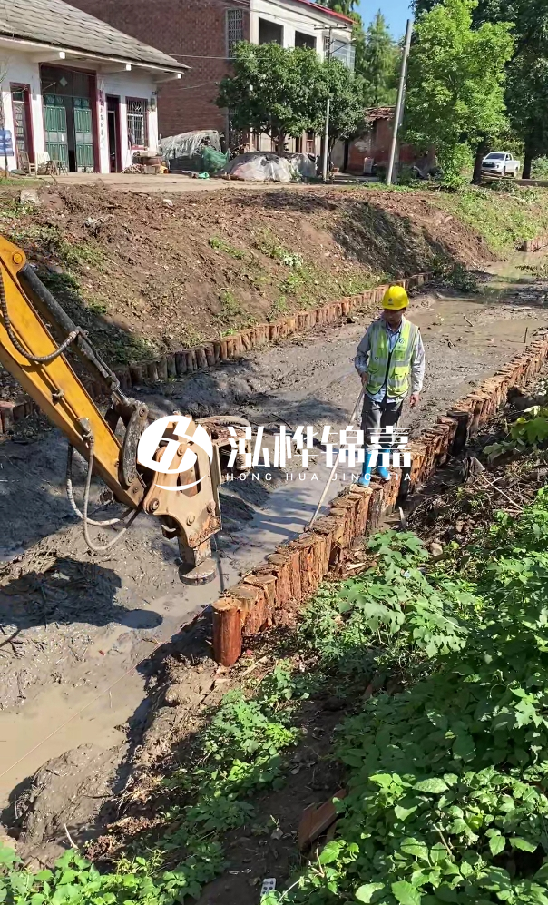 寧德河道清淤專業(yè)施工-挖掘機(jī)清理河底淤泥的深度如何控制？