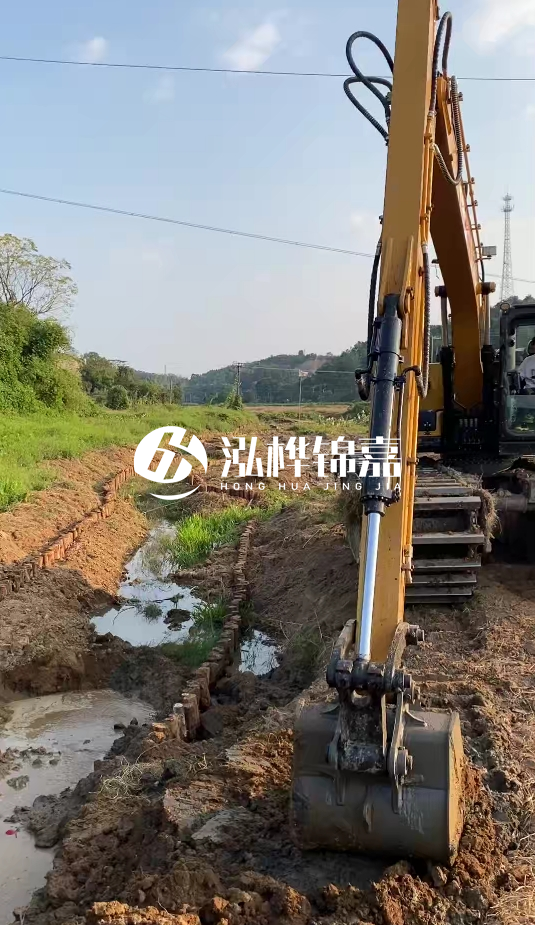 青島河道清淤專業(yè)施工-水挖機(jī)清淤適合哪些河道狀況？
