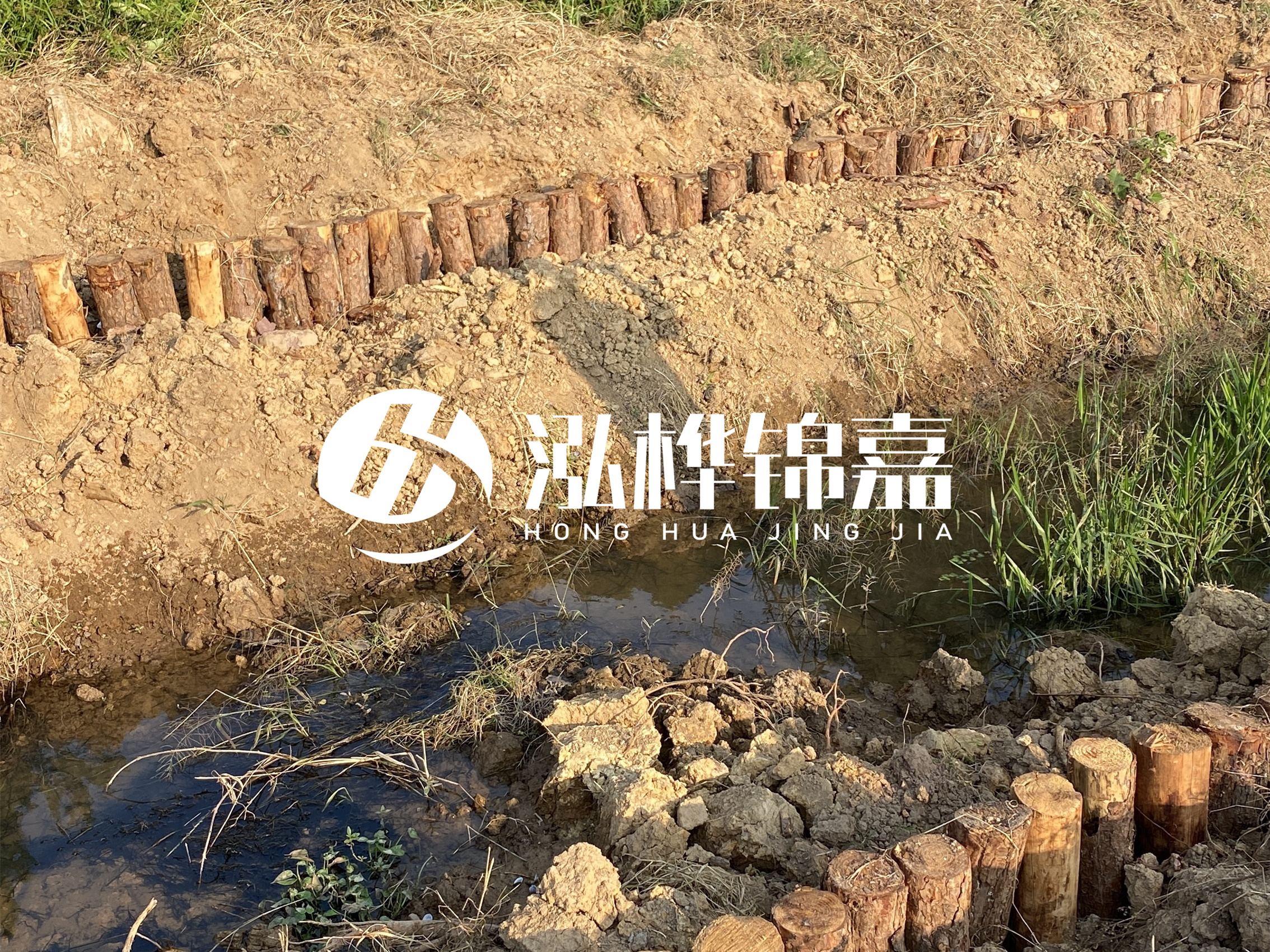 防汛木樁價格中的施工費(fèi)如何計算？水下打樁和陸地打樁費(fèi)用差異？